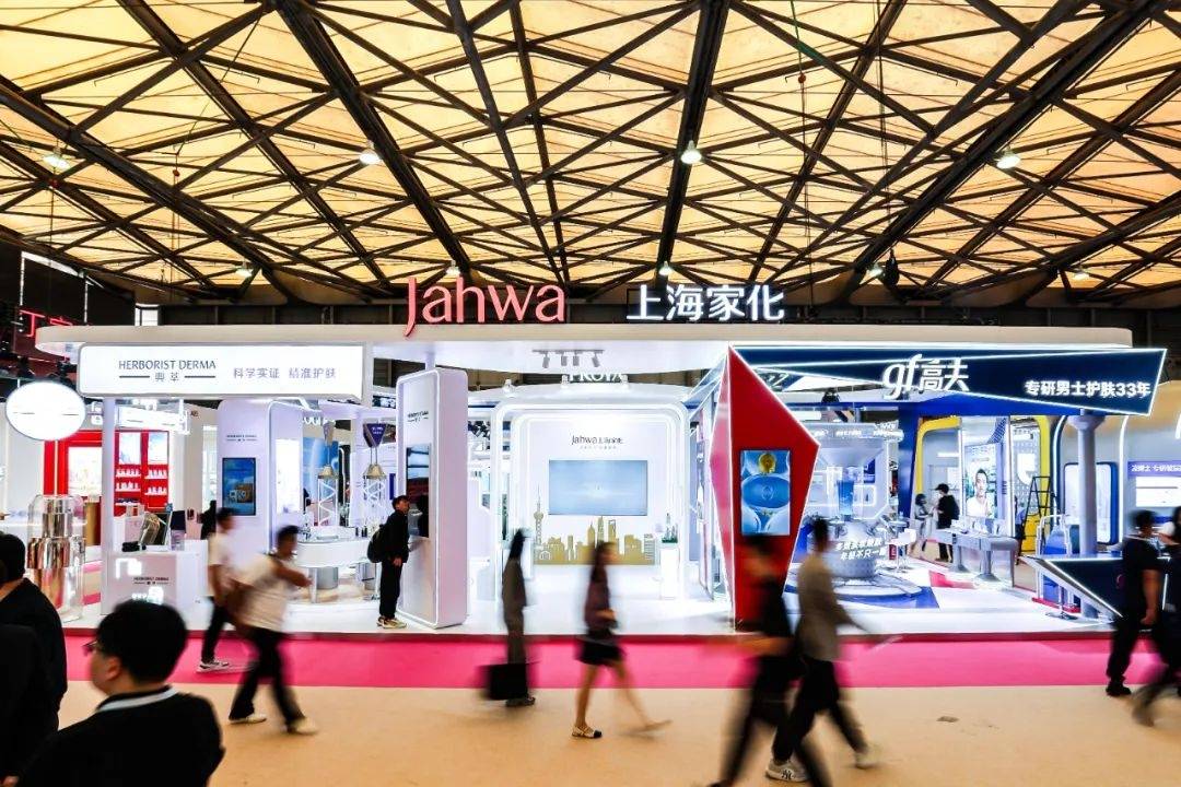 景下中国化妆品市场呈现这些趋势pg电子模拟器电脑版全球化背(图8)