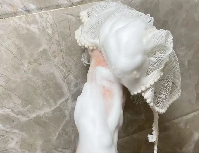 避坑指南+TOP3实测推荐告别干燥肌电子pg游戏2025保湿沐浴露选购